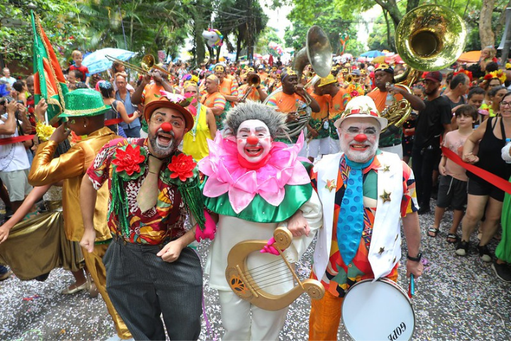 Foto de palhaços no carnaval